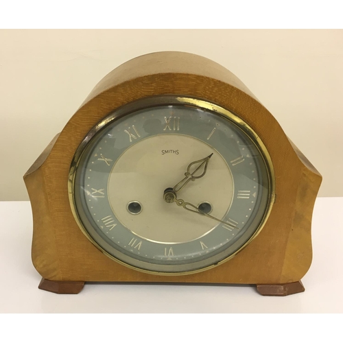 290 - 1950's Smiths Mantel Clock.
No key present.
Dimensions(cm) H 20 W25 D12