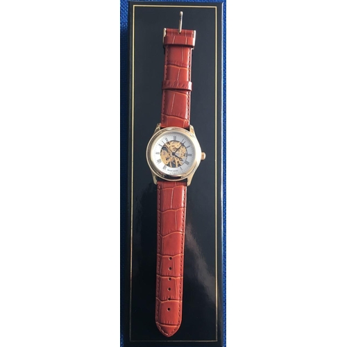 302 - A boxed quality gents watch by Mount Royal.
Appears unused.