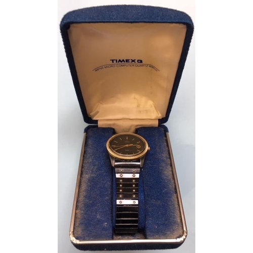 309 - A distinctive, Timex Quartz gents watch.
Water resistant. Boxed.