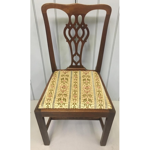 521 - A set of 4 reproduction dining chairs.
Dimensions(cm) H95 (48 to seat) W50 D48