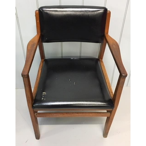 527 - A good pair of mid-century office/reception chairs.
Dimensions(cm) H 81 (45 to seat), W57 D49