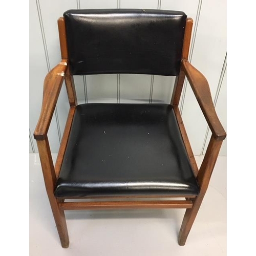 527 - A good pair of mid-century office/reception chairs.
Dimensions(cm) H 81 (45 to seat), W57 D49