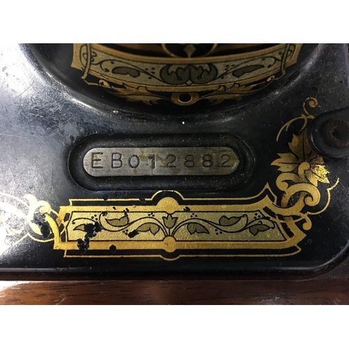 576 - A cased 1937 model 28K Singer Sewing Machine.
Appears  in good working order.