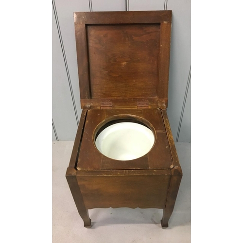 597 - An antique oak Edwardian Commode.
Original chamber pot.
Dimensions(cm) H 45 W40 D40