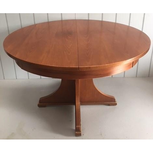 624 - A good extendable teak dining table. Table extends from a round 4-seater to an oval 6-seater.
Dimens... 