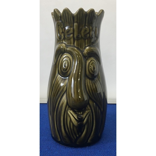 714 - A vintage Sadler Celery Face Pot Vase.
Height 21cm