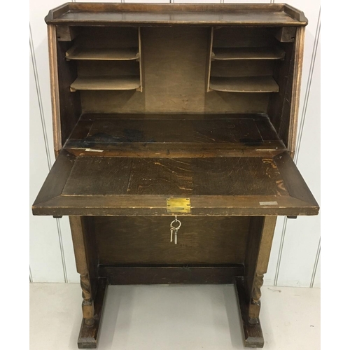 544 - A charming, antique Bureau.
Drop-down door, over a single drawer, upon partial Barley-twist supports... 