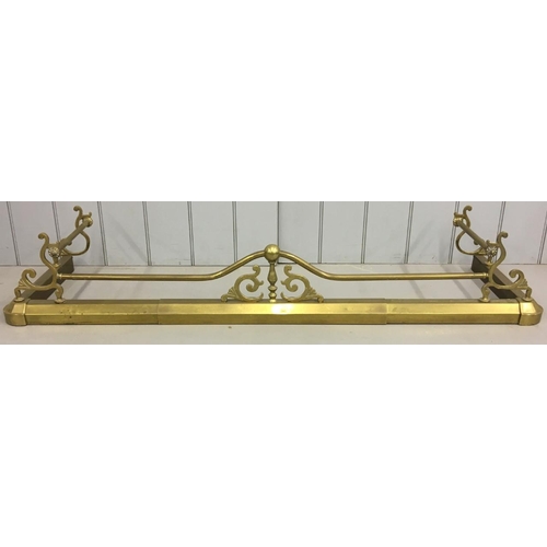 700 - A vintage Brass Fire-Fender. Ornate and extendable.
Dimensions(cm) H25 W148-178 D45