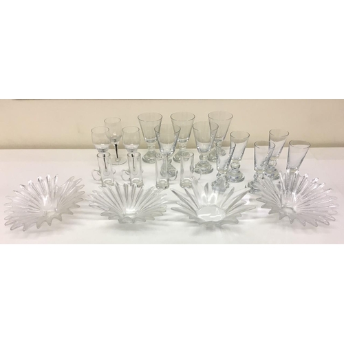 289 - A mixed lot of quality glassware.
Includes Ravenshead bowls, crystal stemmed wine & sherry glasses a... 