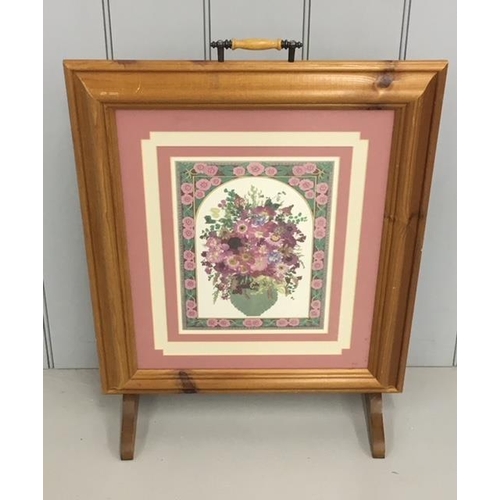 709 - A pretty fire screen. Pine framed, with pressed flowers.
Height 69cm, Width 54cm