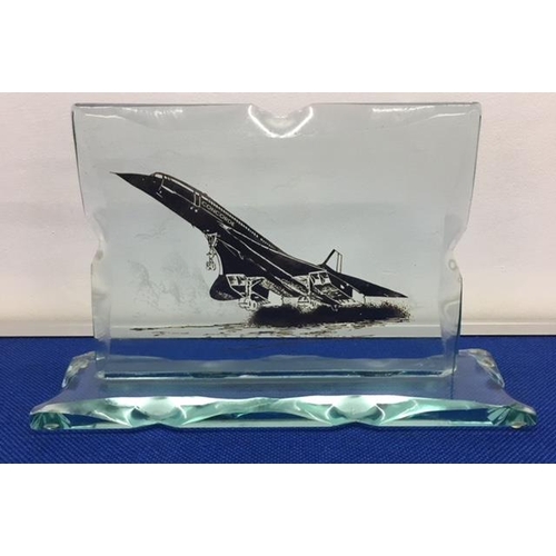 121 - A sculptured Glass Rock Tablet depicting the famous aeroplane - Concorde. Gilded in silver, by Carn ... 