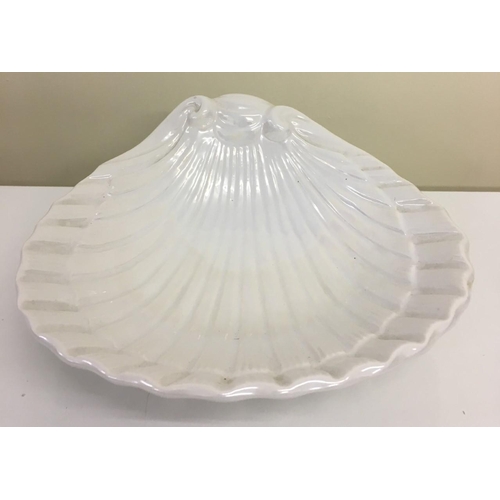 474 - A mixed lot of five pieces.
A mini vase by 