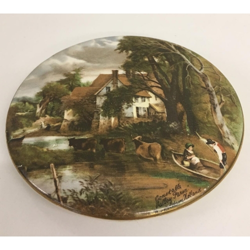 474 - A mixed lot of five pieces.
A mini vase by 