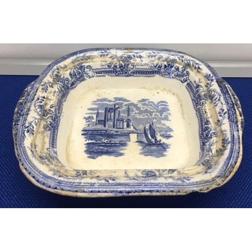 480 - A mixed lot of seven pieces of willow pattern ceramics. Includes Wedgwood, Doulton, Minton, Spode.