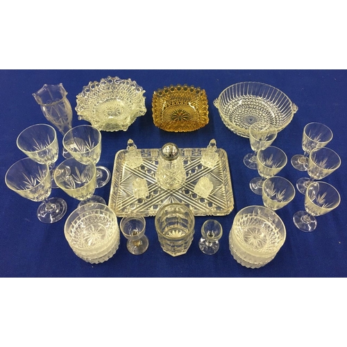 574 - A mixed lot of glassware. To include bowls, a cruet set, sherry glasses etc. 30  items in total.