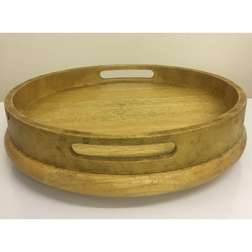 557 - A vintage, wooden Lazy Susan party tray.
Diameter 40cm