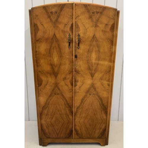 51 - An Art Deco veneered double wardrobe. Integrated shelves. Key present.
Dimensions(cm) H160, W84, D49... 