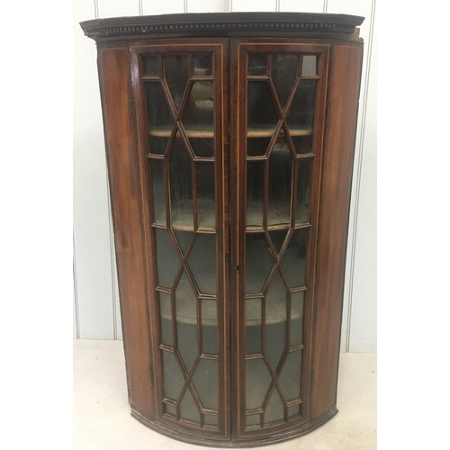 80 - Vintage top-half corner display cabinet. No key present.
Dimensions(cm) H112 W67 D48