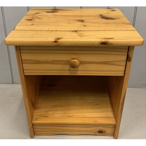 114E - A pine bedside cabinet, with a single drawer.
Dimensions(cm) H54 W47 D41