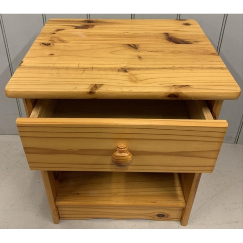 114E - A pine bedside cabinet, with a single drawer.
Dimensions(cm) H54 W47 D41
