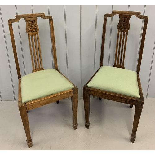 133 - A pair of Chippendale-style dining chairs.
Dimensions(cm) H100 (47 to seat), W46, D45.
