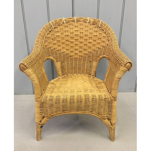 206 - A vintage child's wicker Chair.
Dimensions(cm) H52 (22 to seat) W45 D40