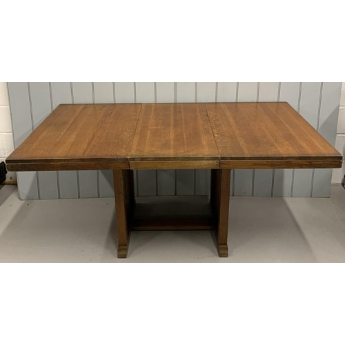 5 - An Art-Deco, extendable, oak dining table with leaf. Dimensions(cm) H77, W122/168, D91.