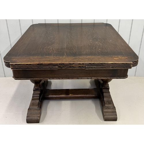 13 - An Edwardian, oak draw-leaf extending dining table.
Dimensions(cm) H80, W90/153, D92