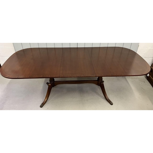 130 - A vintage, extending dining table (single leaf extension).
Dimensions(cm) H75, W168/214, D92.