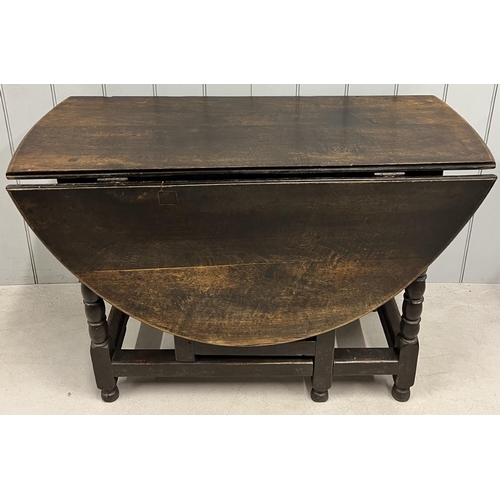 4 - An early 20th century gateleg table.
Dimensions(cm) H74, W50/147, D113