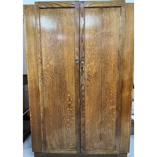 54 - A vintage, oak double wardrobe. Internal clothes rail, shelf and mirror.
Dimensions(cm) H183, W123, ... 