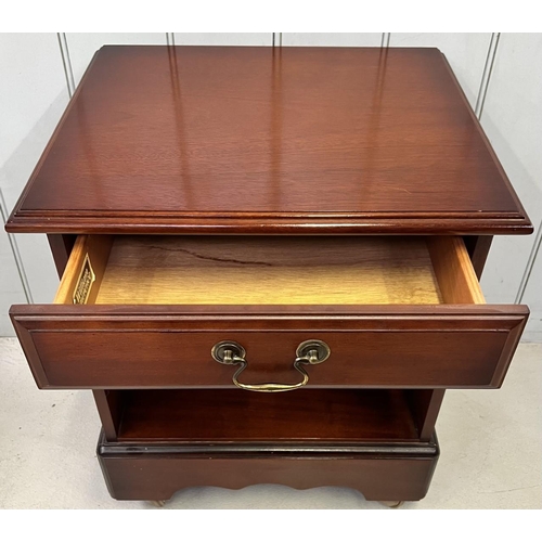 79 - A reproduction bedside cabinet, by William Lawrence.
Dimensions(cm) H57, W49, D41.