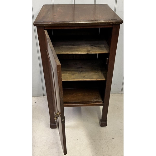 106 - An Edwardian, mahogany, pot cupboard. Dimensions(cm) H86, W45, D38.