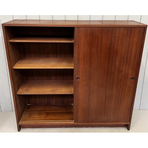 153 - A large, mid-century bookcase with sliding doors & six adjustable shelves. Dimensions(cm) H128, W135... 