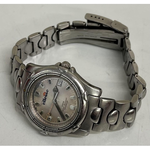 407 - An 'Ellesse' 200m divers watch, appears in working order.