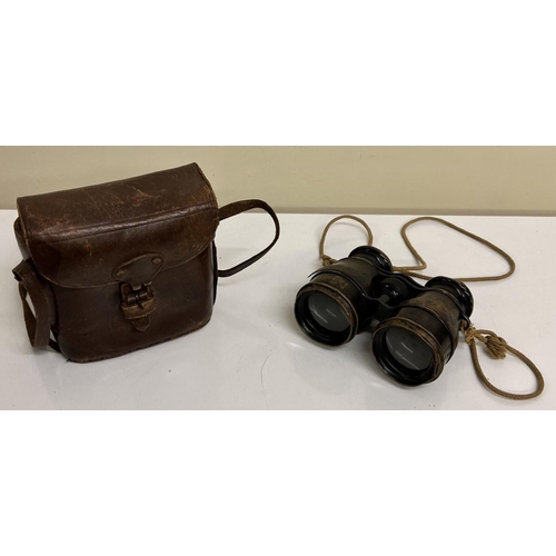 315A - A cased set of WWI military binoculars.