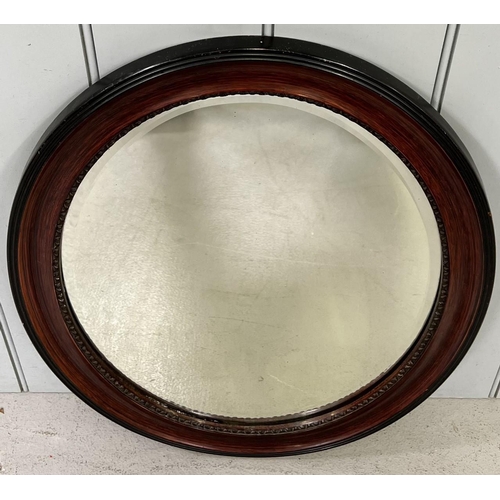 241 - A vintage, bevelled edged, mahogany framed oval mirror.
Dimensions(cm) H60, W50.