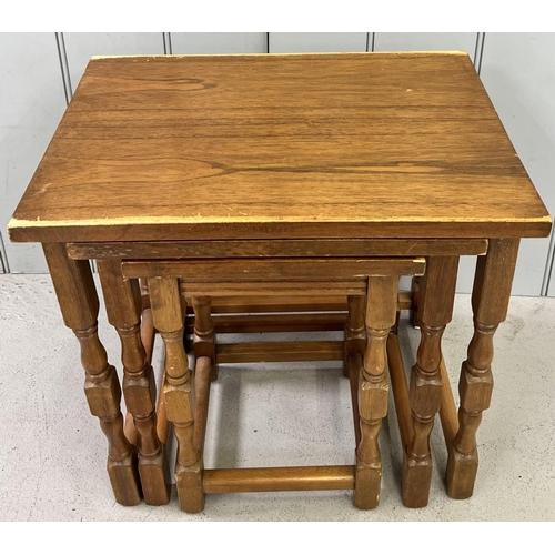 20 - A vintage nest of three tables. Largest dimensions(cm) H47, W49, D33.