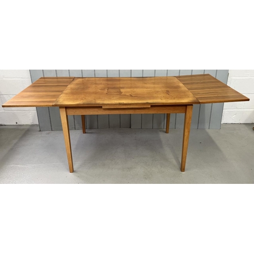 37 - A draw-leaf, extending dining table.
Dimensions(cm) H75 W120/200 D80.