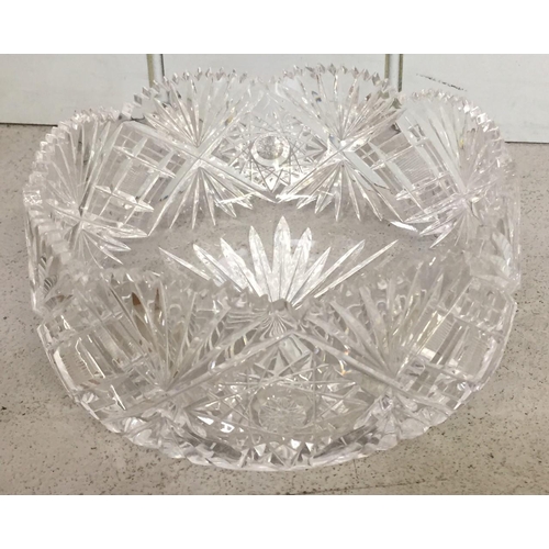 280 - A selection of twelve pieces of vintage crystal & glassware.