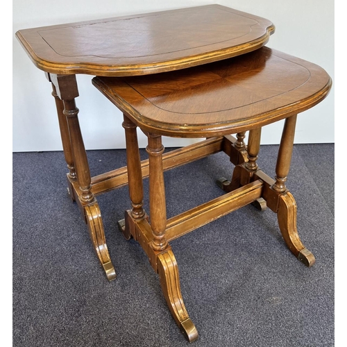 30 - A nest of two Walnut tables, by Lane (USA company), from 1960's/70's.
Largest dimensions(cm) H46, W6... 