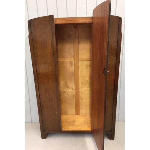 60 - A good sized, Art-Deco Wardrobe.
Key present.
Dimensions(cm) H188 W120 D42