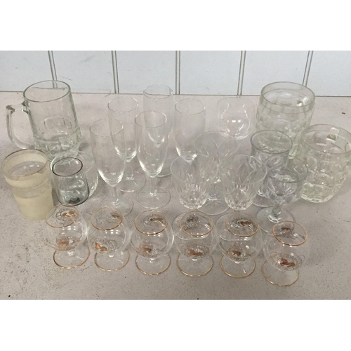 283 - A selection of vintage glassware.