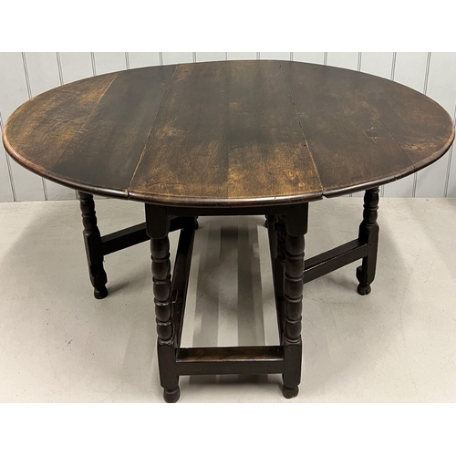 4 - An early 20th century gateleg table.
Dimensions(cm) H74, W50/147, D113