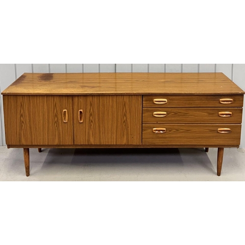 125 - A teak-veneered, mid-century, long sideboard.. Dimensions(cm) H72, W177, D43.