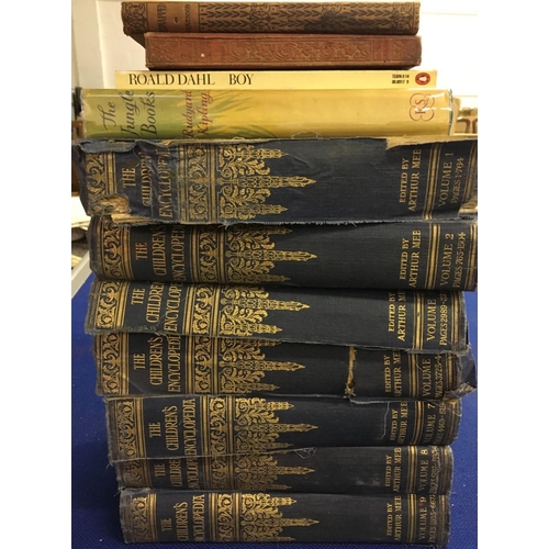 270 - A mixed lot of antique and vintage books. Approximately 50 in total. Includes 15 volumes of Internat... 