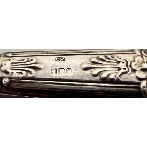 428 - A solid silver-handled cheese knife, by Edward Viners. Sheffield 1967.
Total weight: 50g.