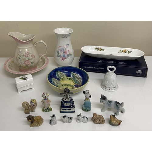 570 - A mixed lot of decorative ceramics. Eighteen in total. Includes Aynsley Little Sweetheart vase & Cot... 