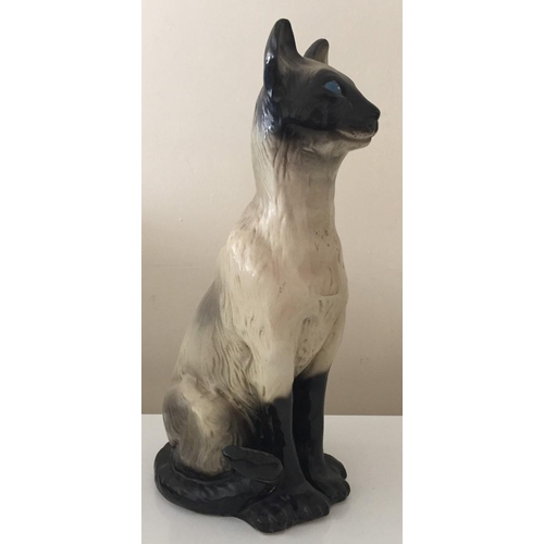 621 - A large scale ceramic black & white cat, with blue eyes.
43cm tall.