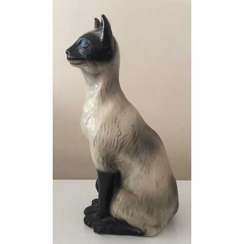 621 - A large scale ceramic black & white cat, with blue eyes.
43cm tall.